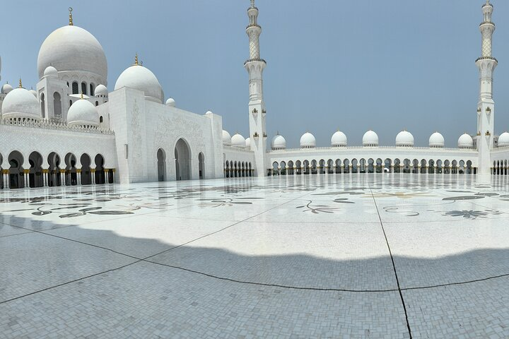 Experience the blend of modern elegance and rich heritage while exploring Abu Dhabi's iconic landmarks including the stunning architecture of the Sheikh Zayed Grand Mosque and Qasr Al Hosn.